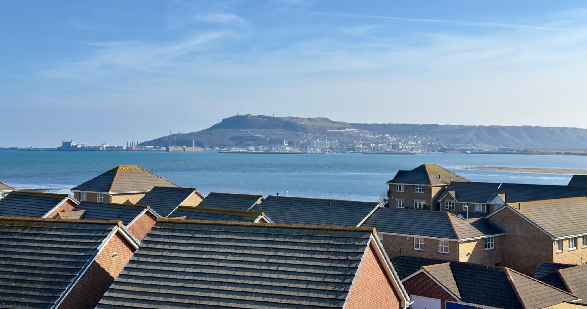 Chalkhill View - Idyllic Sea Views Parking Holiday home Wyke Regis